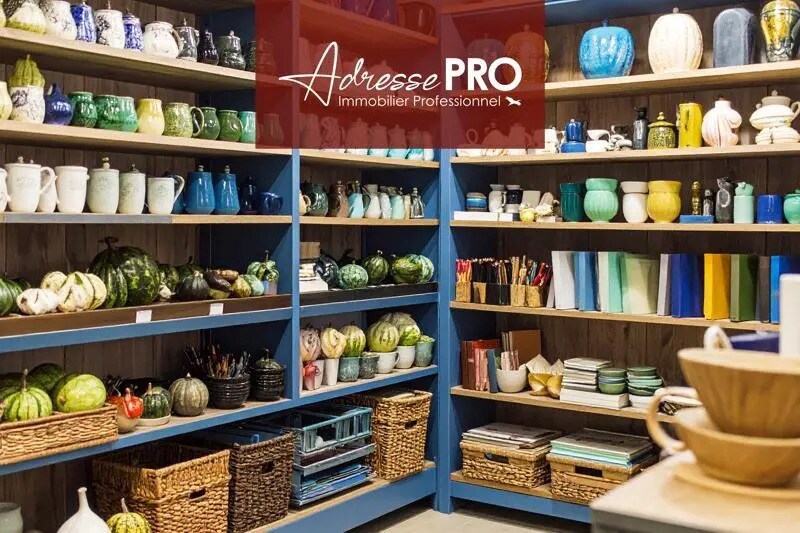 Retail in La Rochelle for lease - Interior Photo - Image 1 of 3