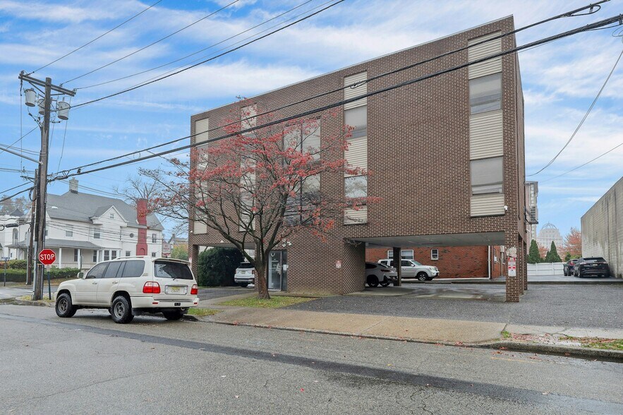 117 Central Ave, Hackensack, NJ for lease - Building Photo - Image 2 of 33