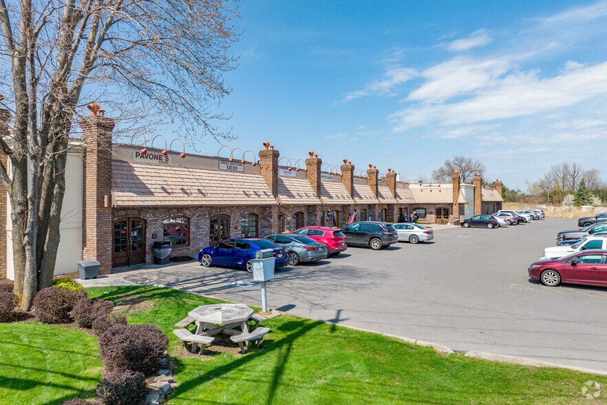 5781 Bridge St, East Syracuse, NY for lease - Primary Photo - Image 2 of 6