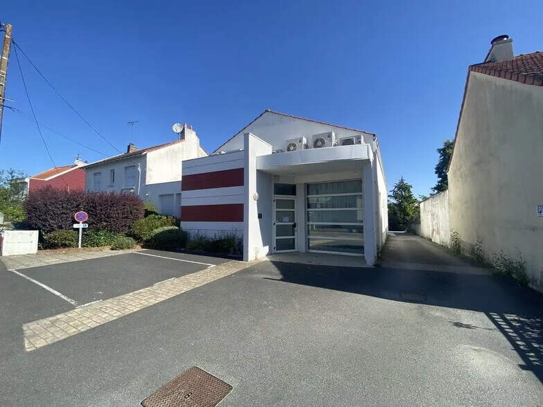 Office in Rezé for lease - Building Photo - Image 2 of 5