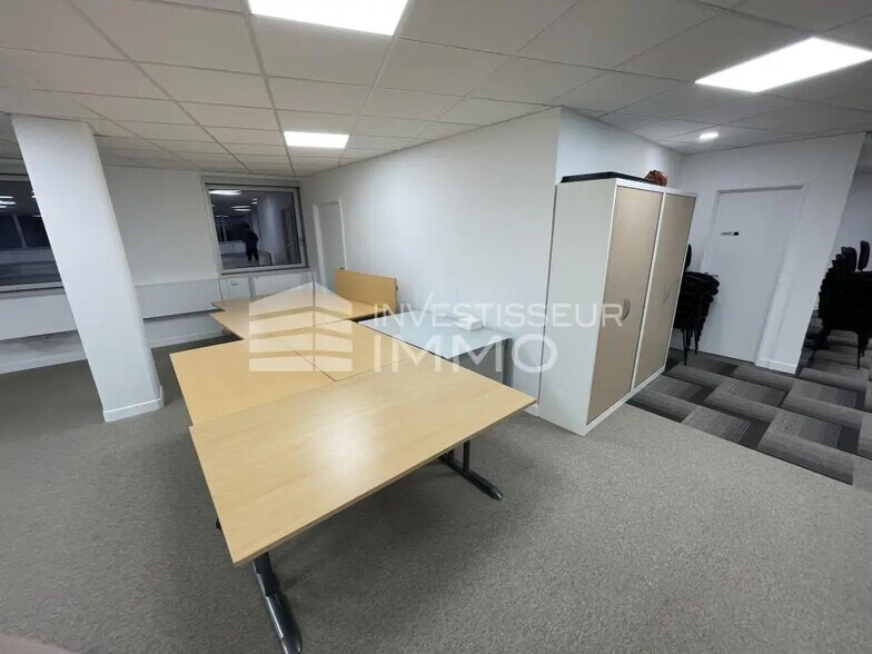 Retail in Compiègne for lease - Interior Photo - Image 2 of 6