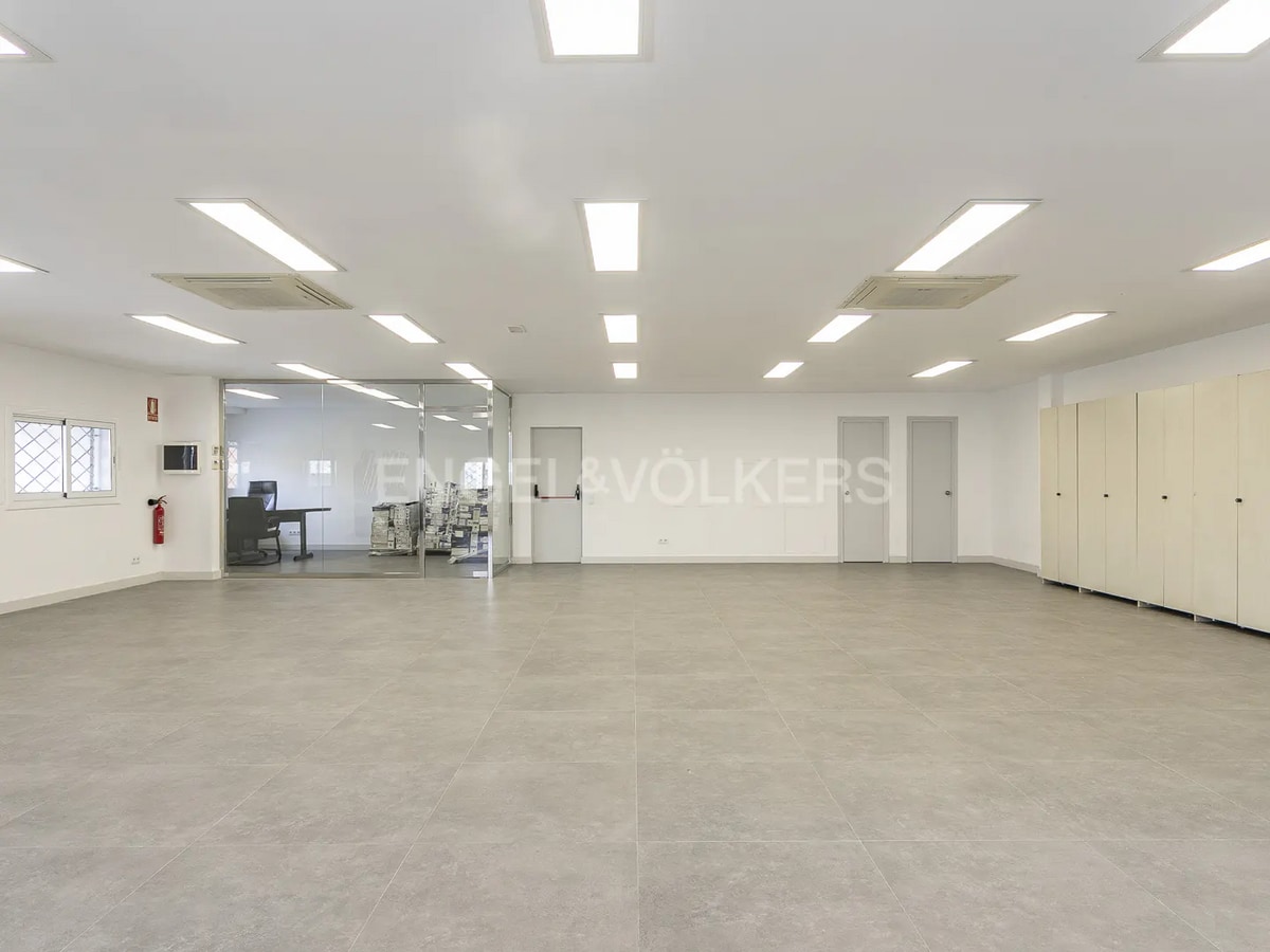 Carrer del Mercuri, 4, Cornellà de Llobregat, BAR 08940 - Unit 02 -  - Interior Photo - Image 1 of 22