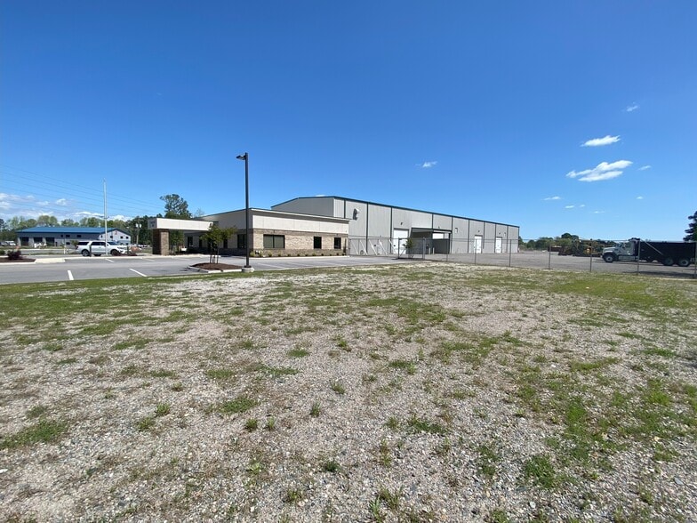 961 Michael Dr, Chesapeake, VA for lease - Building Photo - Image 1 of 1