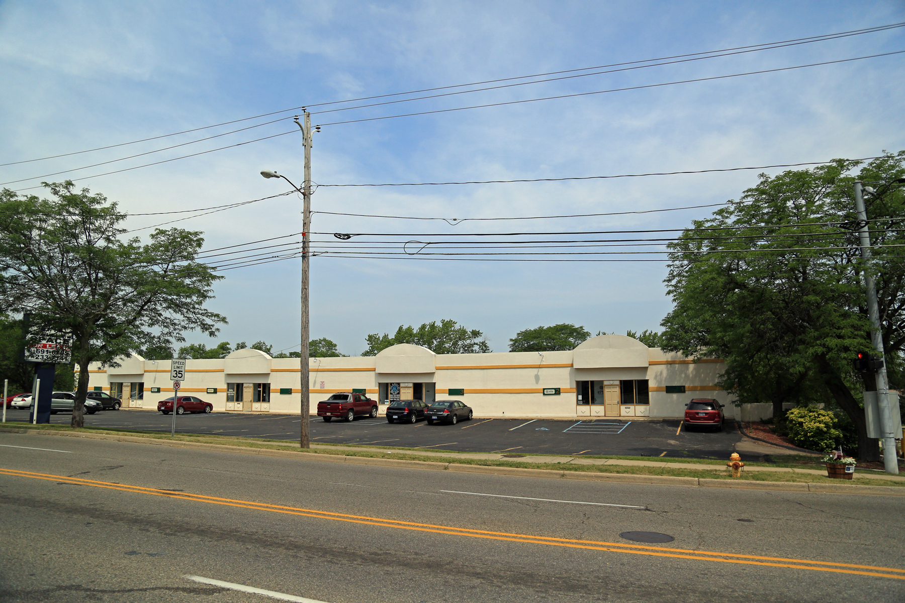 2710 W Court St, Flint, MI for lease Primary Photo- Image 1 of 34