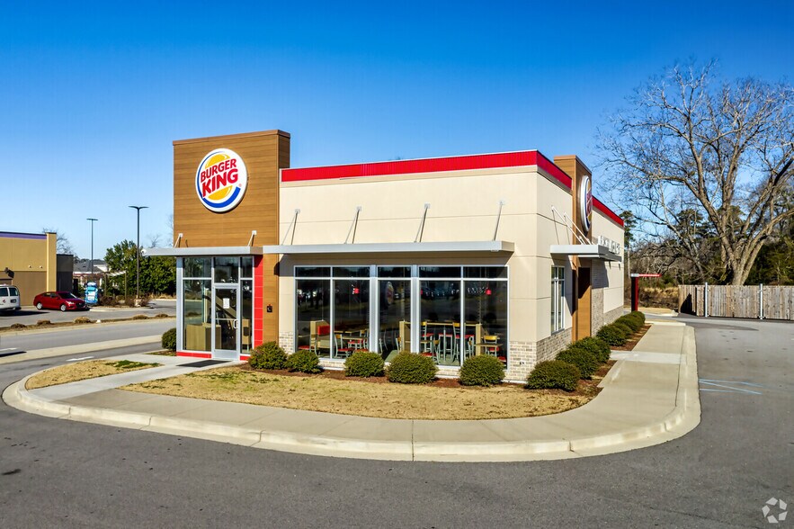 2005 E Main St, Lincolnton, NC for sale - Building Photo - Image 1 of 1