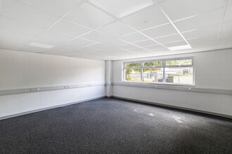 25-28 Lyveden Rd, Northampton for lease Interior Photo- Image 2 of 3