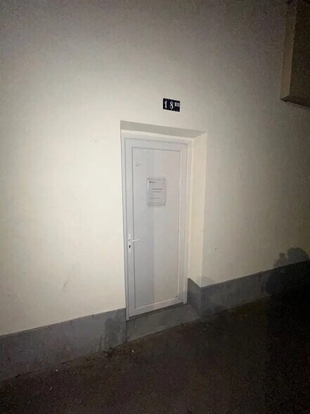 Retail in Boulogne-Billancourt for lease - Building Photo - Image 1 of 3