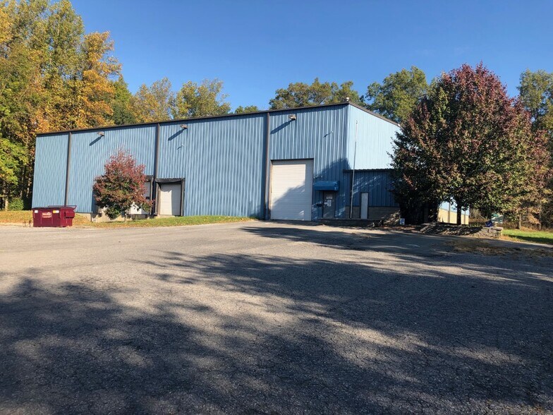 171 Stone Castle Rd, Rock Tavern, NY 12575