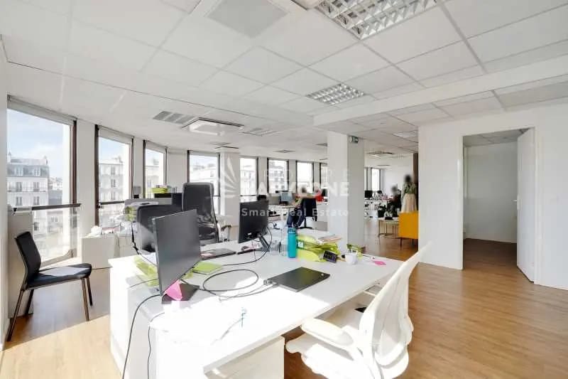 Office in Neuilly-sur-Seine for lease Interior Photo- Image 1 of 11