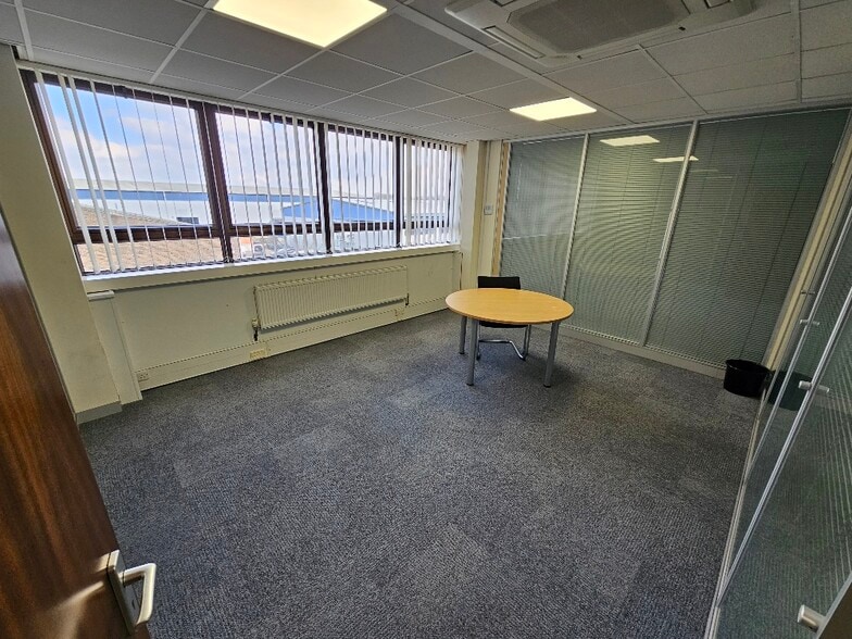 Printing House Ln, Hayes for lease - Interior Photo - Image 3 of 12