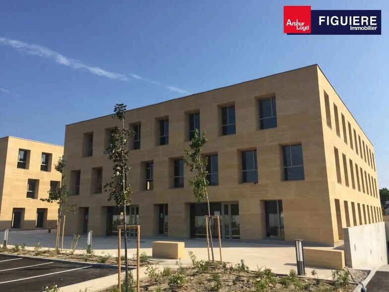 140 Avenue Du Douze Juillet 1998, Aix-en-Provence for sale - Building Photo - Image 1 of 8