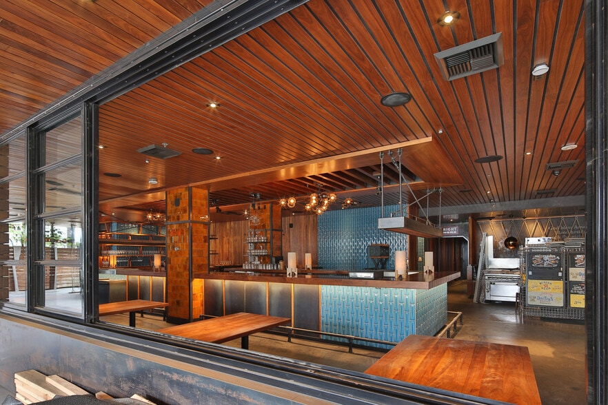 1733 Ocean Ave, Santa Monica, CA for lease - Interior Photo - Image 3 of 9