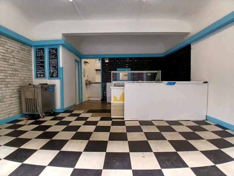 4 Boot Way, Burnley for lease - Interior Photo - Image 2 of 7