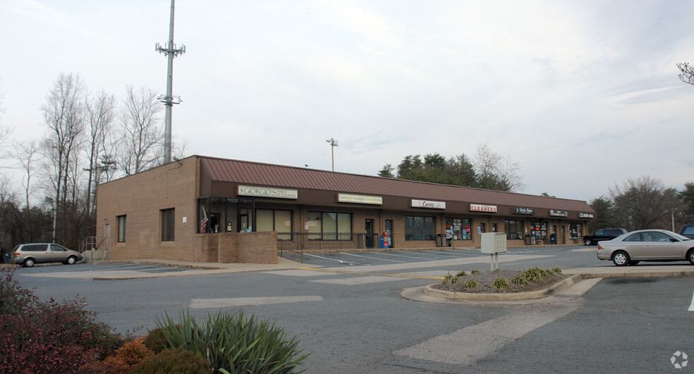 4371-4393 Kevin Walker Dr, Dumfries, VA for lease - Building Photo - Image 1 of 1