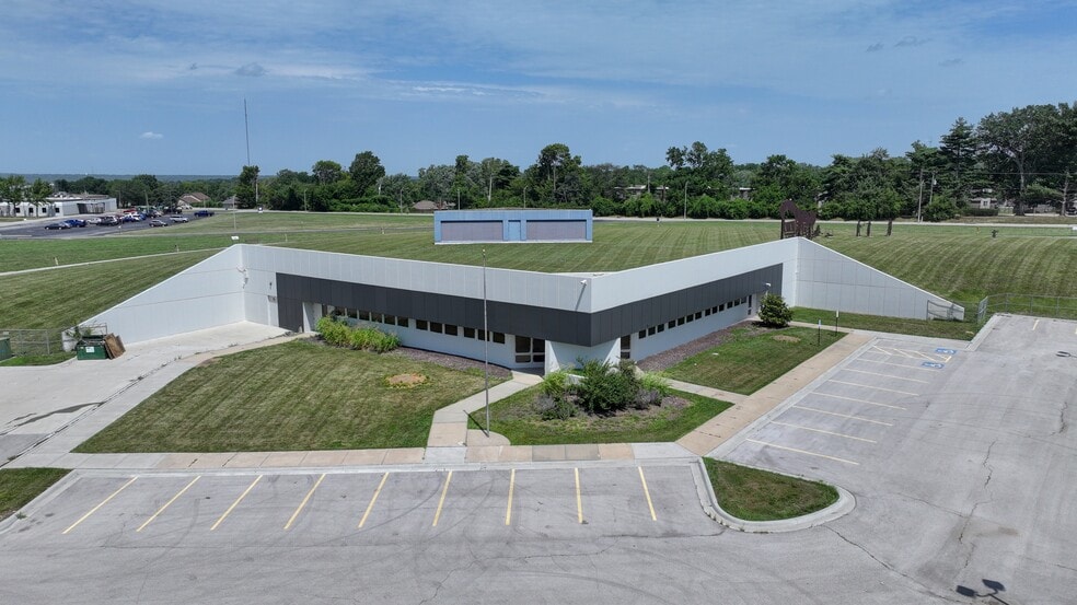9000 Old Santa Fe Rd, Kansas City, MO for sale - Building Photo - Image 3 of 17