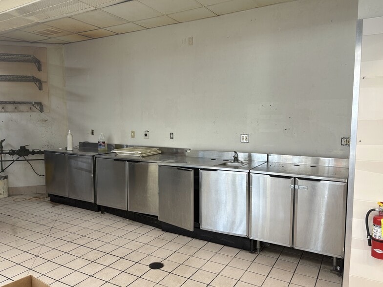 80 West Ave, Saratoga Springs, NY for lease - Building Photo - Image 2 of 5