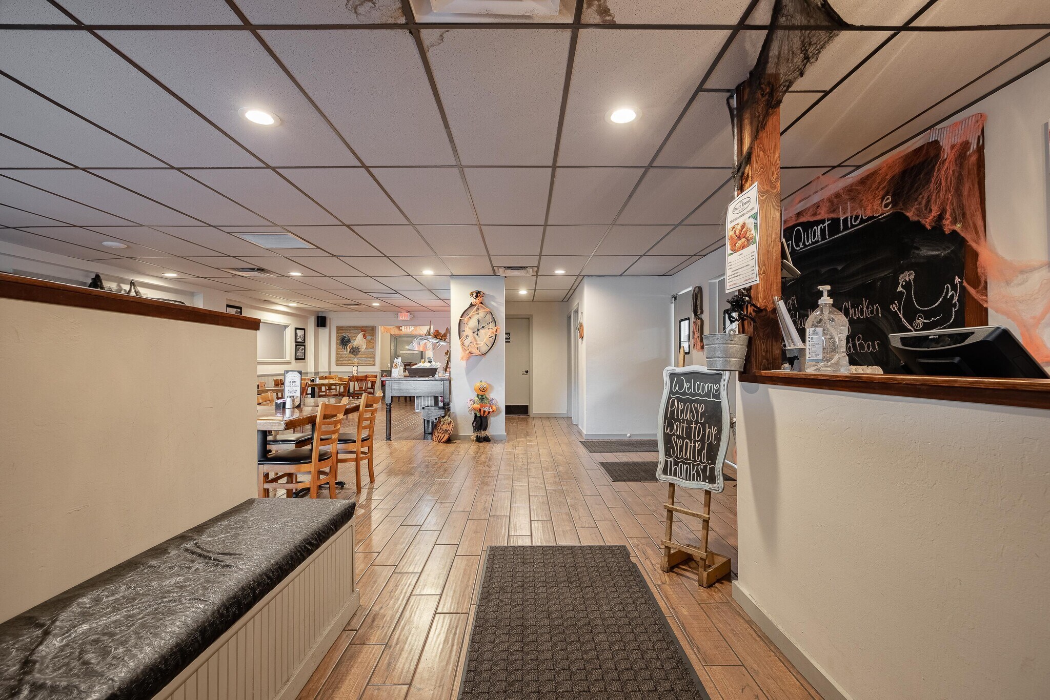 100 S Main St, Labelle, FL 33935 The Quart House