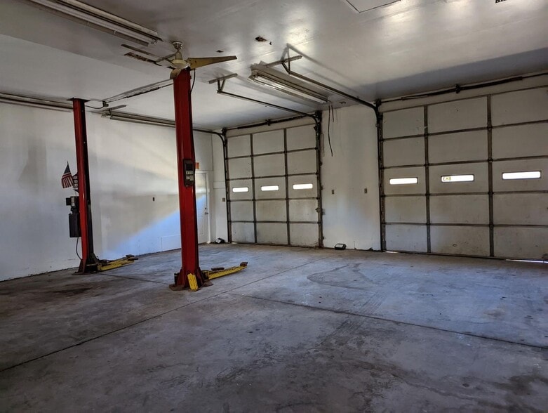 211 Oakwood Ave, Troy, NY for lease - Interior Photo - Image 3 of 11