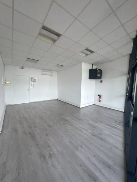 Office in Montauban for lease - Building Photo - Image 3 of 10