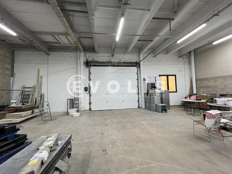 Flex in Neuilly-sur-Marne for lease - Interior Photo - Image 3 of 9