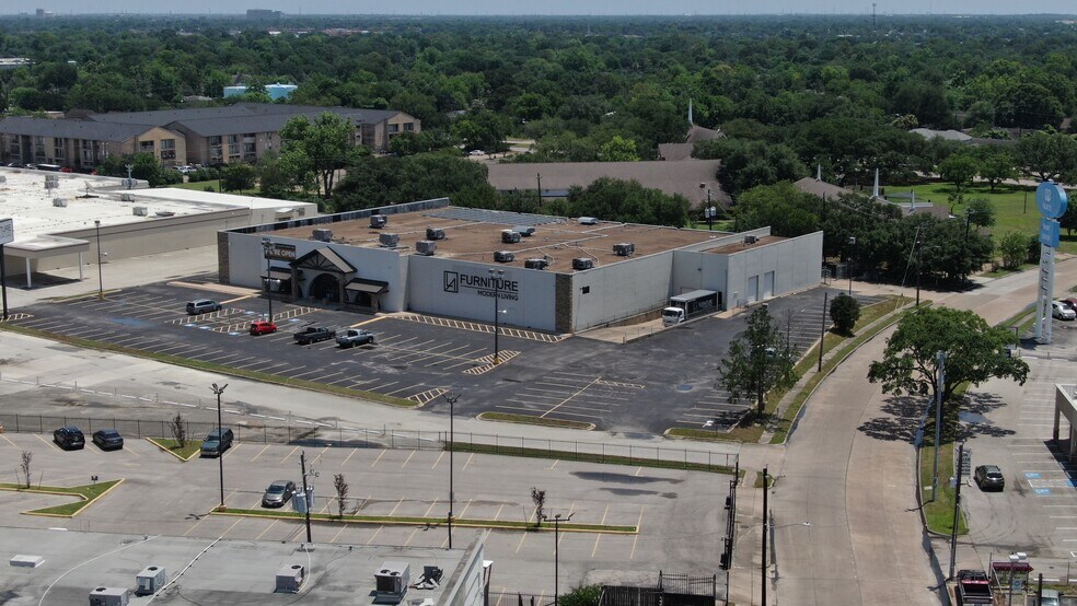 7071 Southwest Fwy, Houston, TX for lease - Building Photo - Image 1 of 19