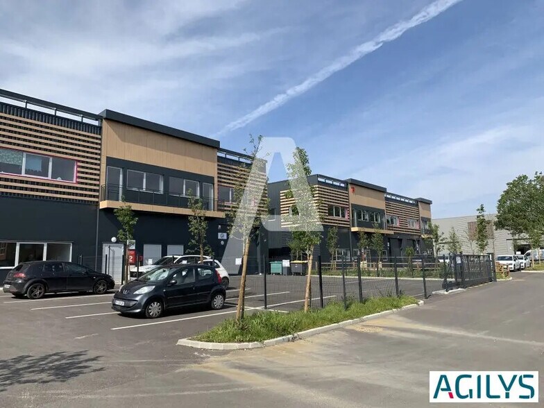 Flex in Villebon-sur-Yvette for sale - Building Photo - Image 2 of 14