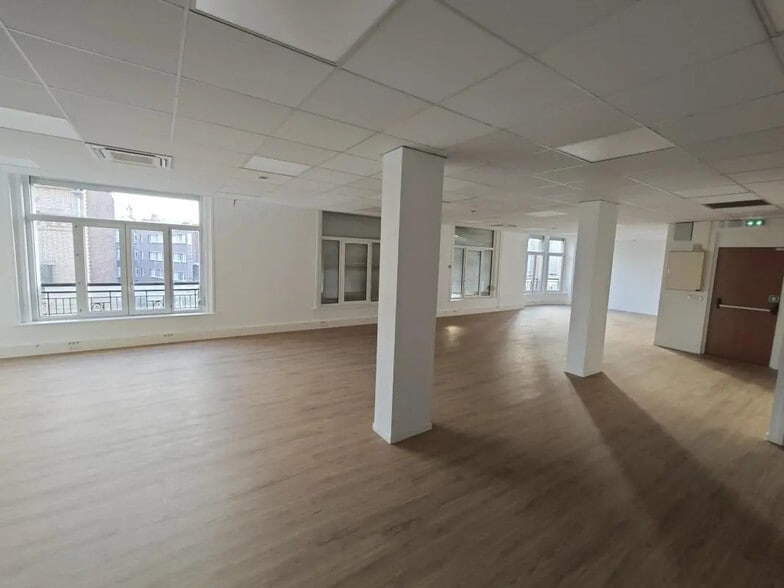 Office in Lille for lease - Interior Photo - Image 2 of 2