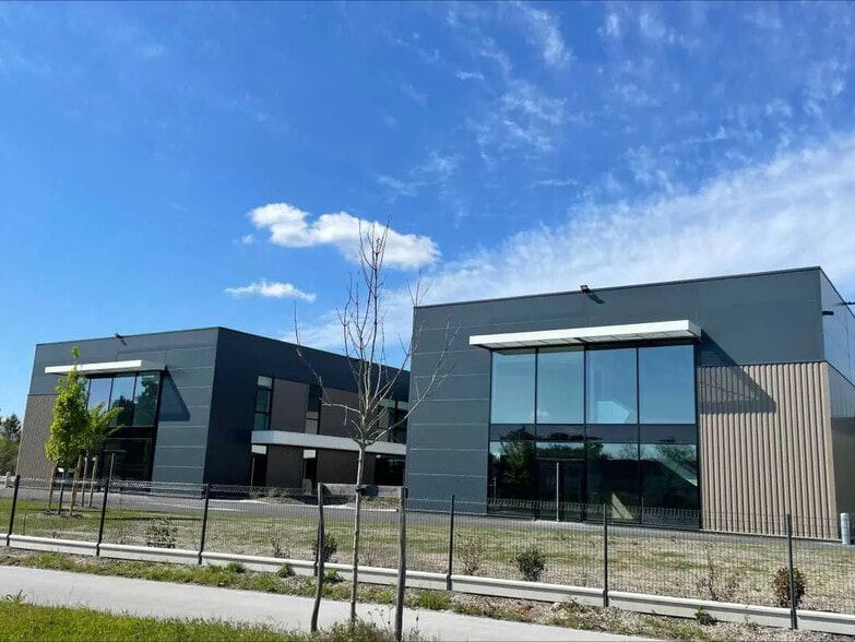 Flex in Mérignac for lease - Building Photo - Image 1 of 8