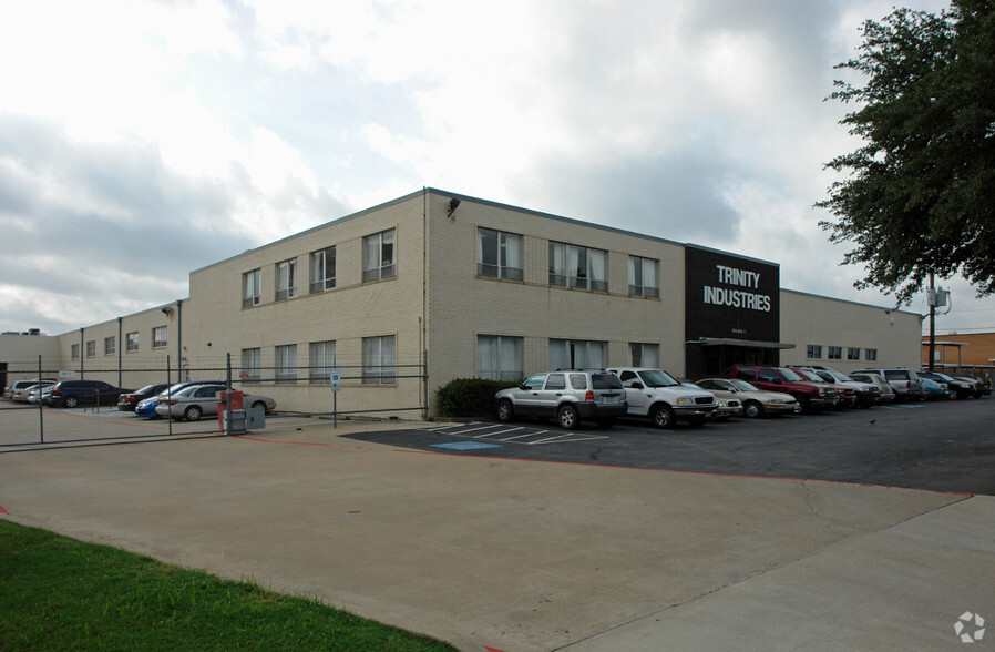 2525 N Stemmons Fwy, Dallas, TX for lease - Building Photo - Image 1 of 12