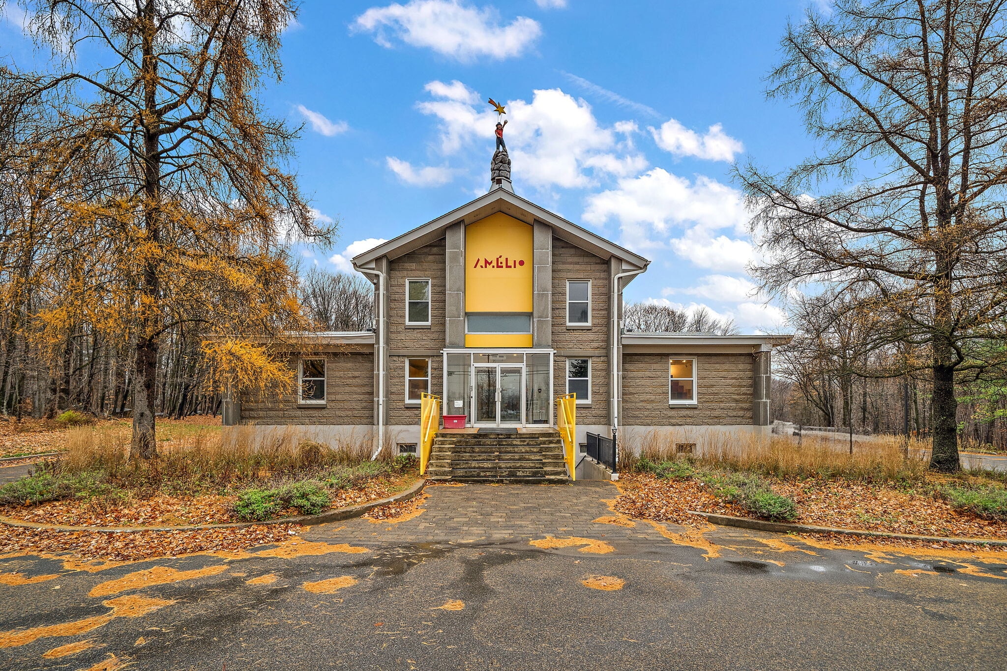 2351 Boul Du Curé-Labelle, Saint-jerome, QC for sale Primary Photo- Image 1 of 5