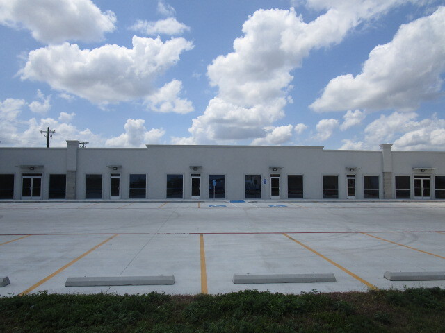 3121 Wilson Rd, Harlingen, TX for lease Building Photo- Image 1 of 8