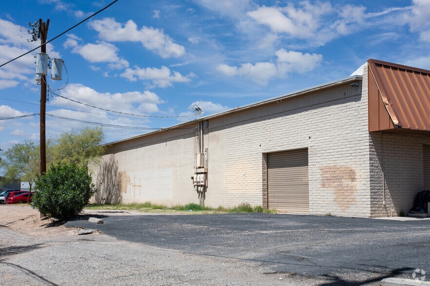 2424 E Grant Rd, Tucson, AZ for sale - Building Photo - Image 2 of 5