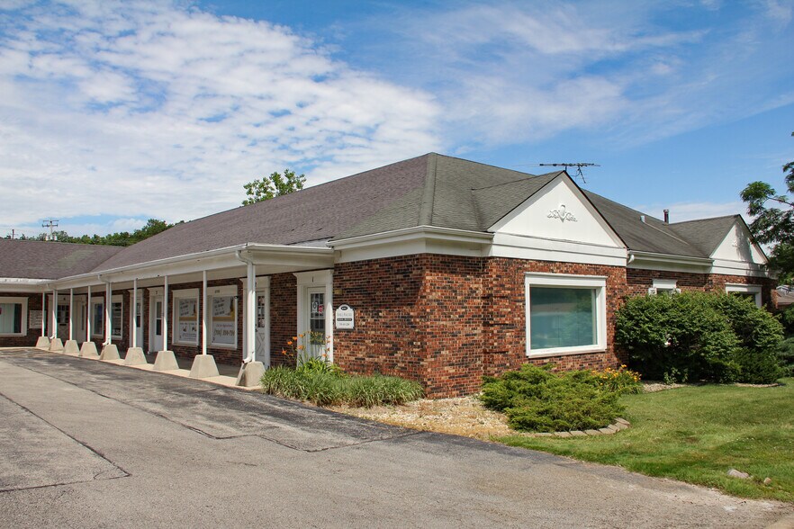 8700 W 95th St, Hickory Hills, IL for sale - Building Photo - Image 2 of 4