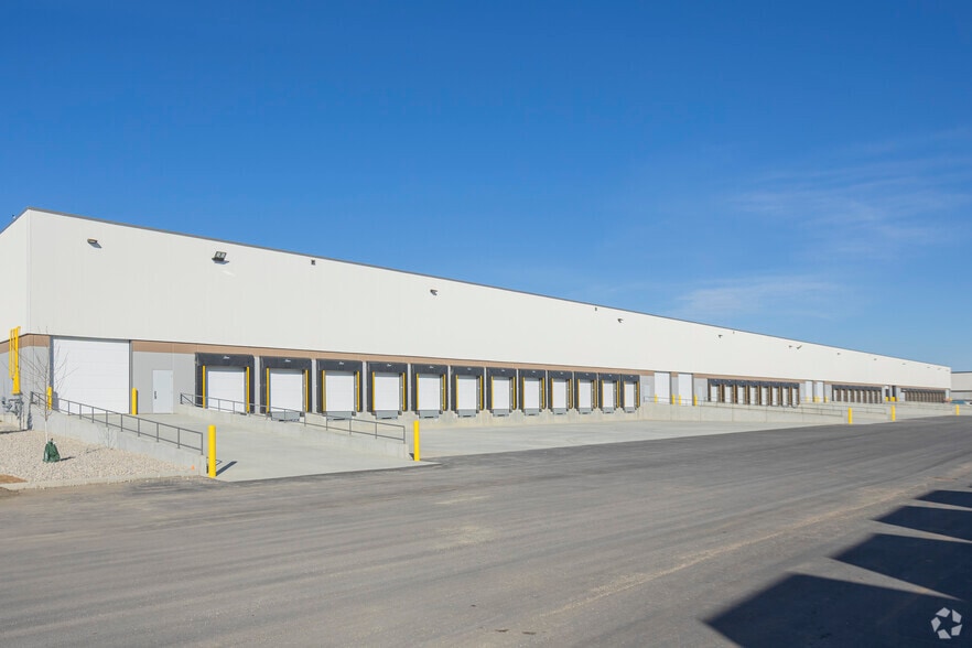 300 Aero Link NE, Calgary, AB for lease - Building Photo - Image 2 of 4