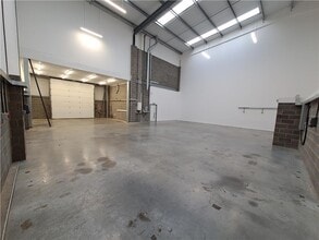 Chippenham Dr, Milton Keynes for lease Interior Photo- Image 1 of 3