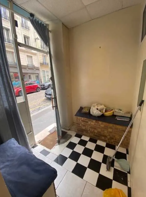 Office in Paris for lease Interior Photo- Image 1 of 5