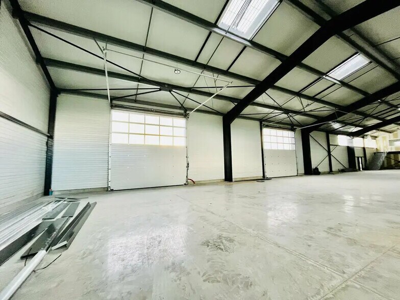 Flex in Le Havre for lease - Interior Photo - Image 2 of 4