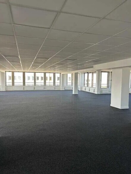 Office in Rouen for lease - Interior Photo - Image 3 of 4