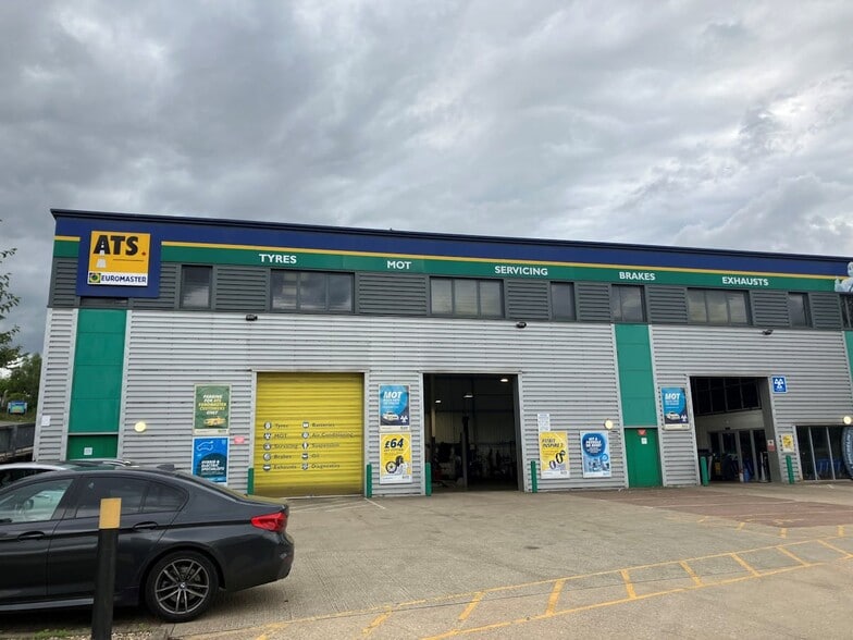 London Rd, Hemel Hempstead for lease - Building Photo - Image 1 of 2