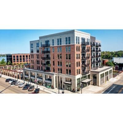 201 W Wisconsin Ave, Neenah, WI for lease - Building Photo - Image 2 of 12