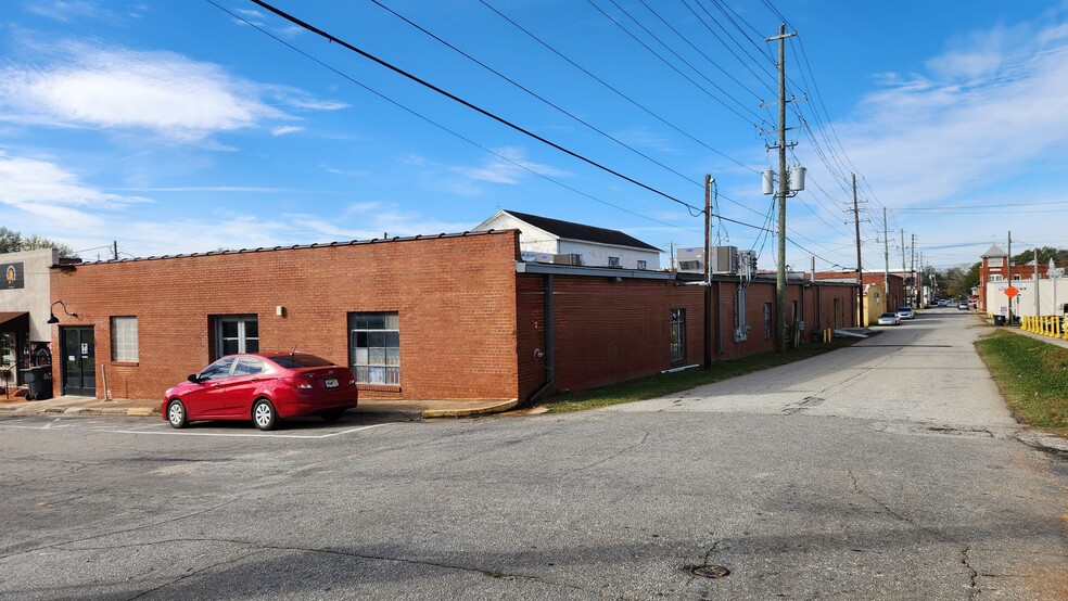 45 N Kimbell St, Forsyth, GA for lease - Building Photo - Image 3 of 6