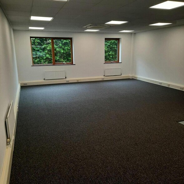 Mary Rd, Guildford for sale - Interior Photo - Image 2 of 8