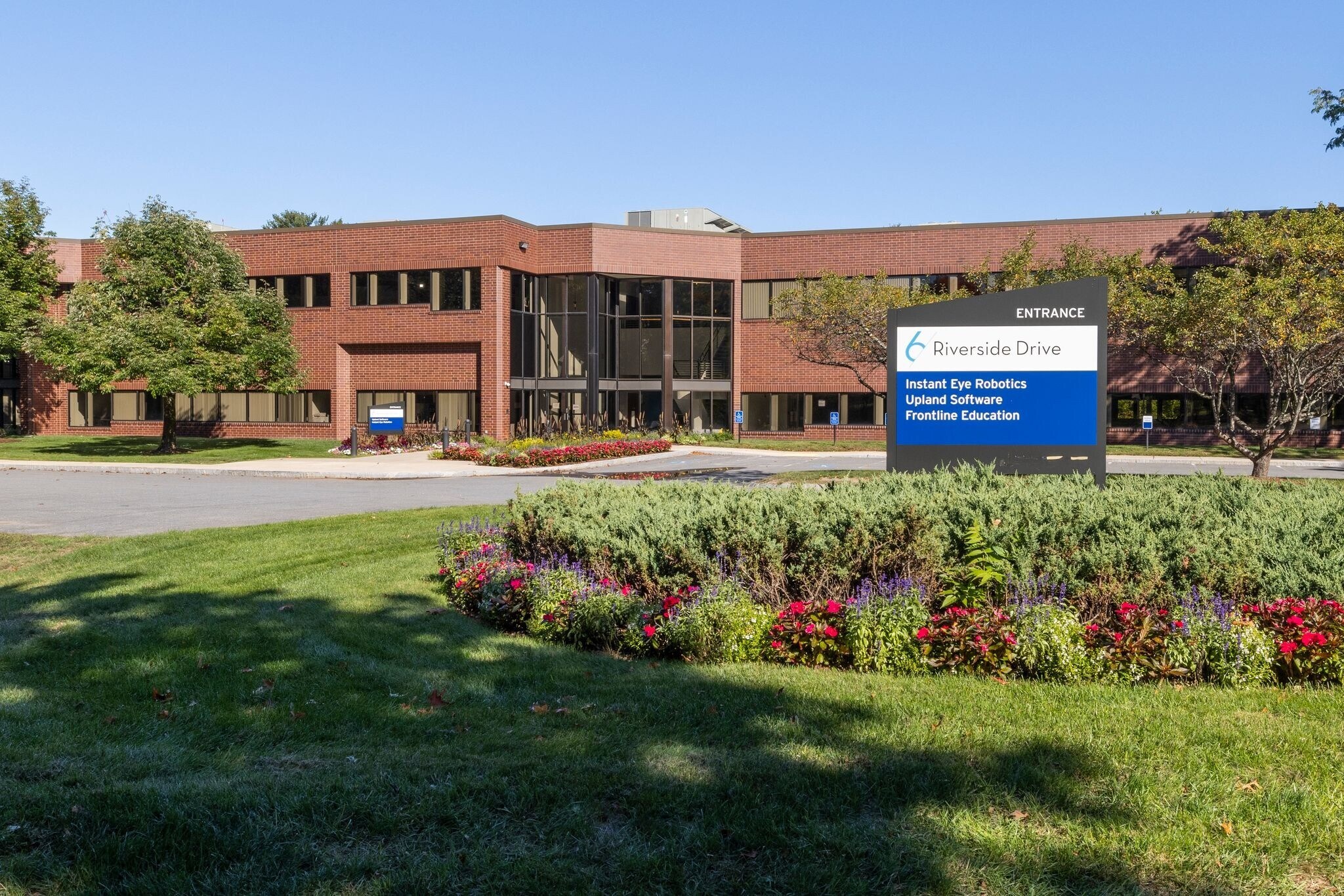 6 Riverside Dr, Andover, MA 01810