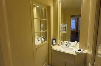 Office in Paris for lease Interior Photo- Image 2 of 3