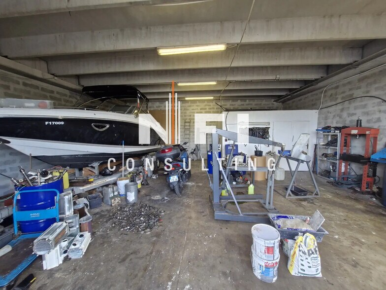 Flex in Vallauris for lease - Interior Photo - Image 2 of 3