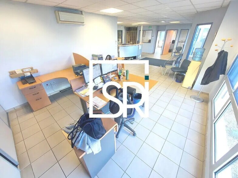 Office in Clermont-Ferrand for lease - Interior Photo - Image 2 of 12