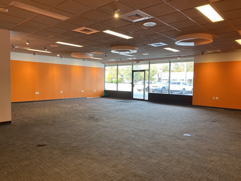 200 Main St, Stoneham, MA for lease - Building Photo - Image 3 of 8