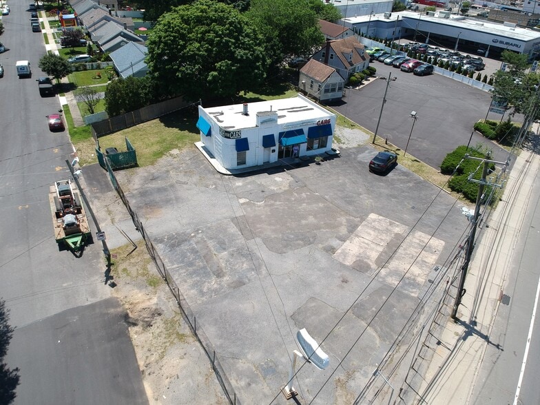 309 & 315 Sunrise Hwy., Lindenhurst portfolio of 2 properties for sale on LoopNet.com - Building Photo - Image 2 of 10