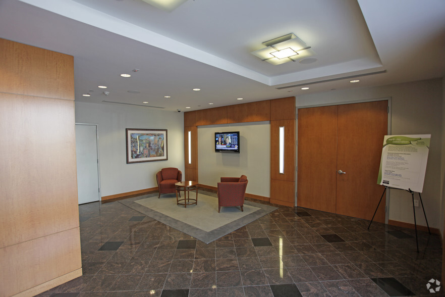 150 Grand St, White Plains, NY for lease - Lobby - Image 2 of 5