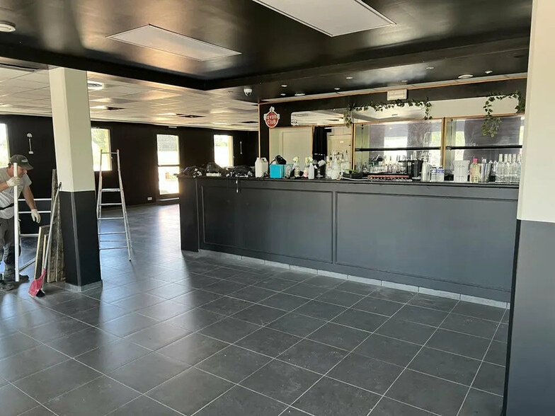 Retail in Aix-en-Provence for lease - Building Photo - Image 3 of 5